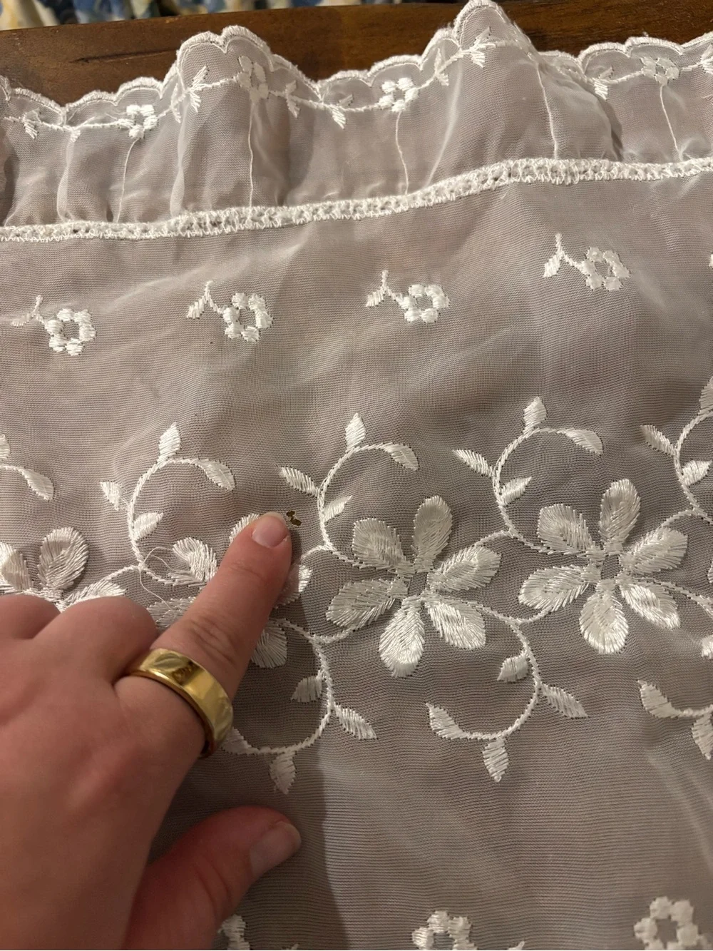 White Embroidered Lace Vintage 2-Piece Vanity / Dresser Scarf Set  - Elegant